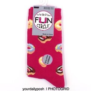 NWT Fun Circle Pink Donuts cotton blend funky novelty socks size 9-11